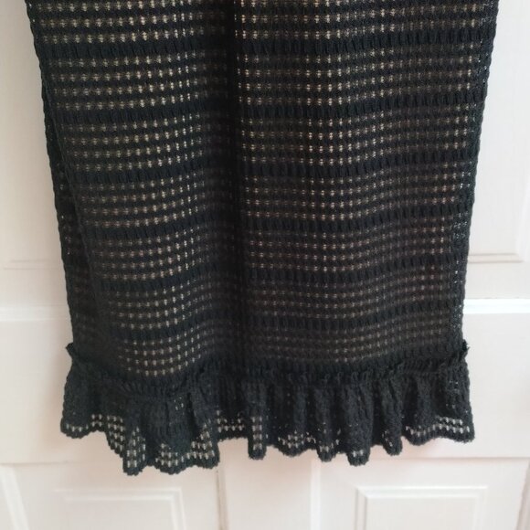 Black Lace Bodycon Dress with Ruffled Sleeves and hem - Picture 7 of 10